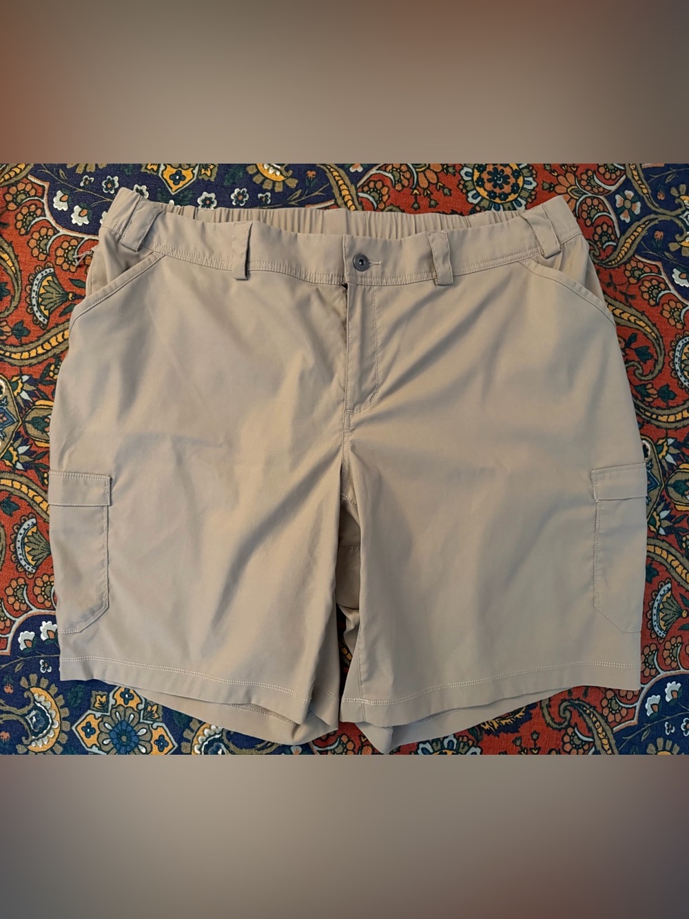 Duluth Trading Co Women's Khaki Cargo Shorts better fit / more utility / UPF 50+